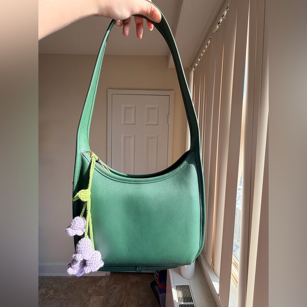 SOLD!! Coach Curve Zip bag in Hunter green